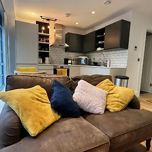 Modern & Stylish 1 Bedroom Flat London