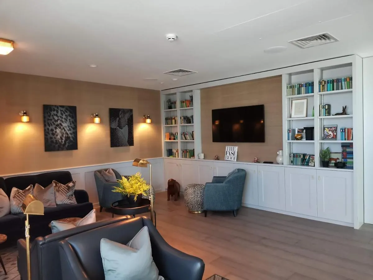 Charles Hope Canary Wharf South Quay London Apartman