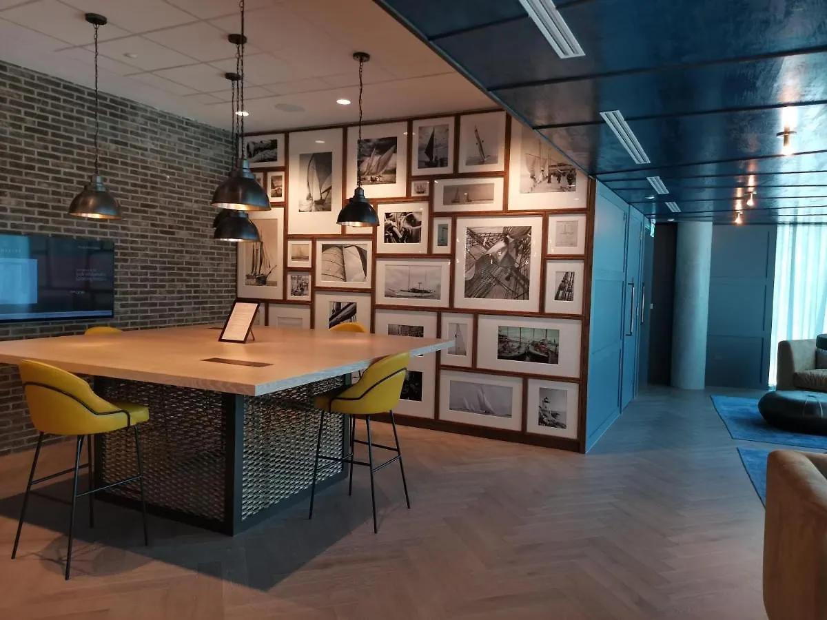 Charles Hope Canary Wharf South Quay London Apartment