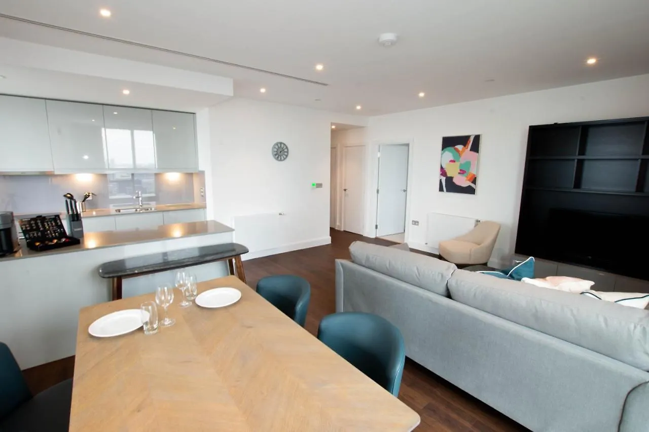 Charles Hope Canary Wharf South Quay London Apartment