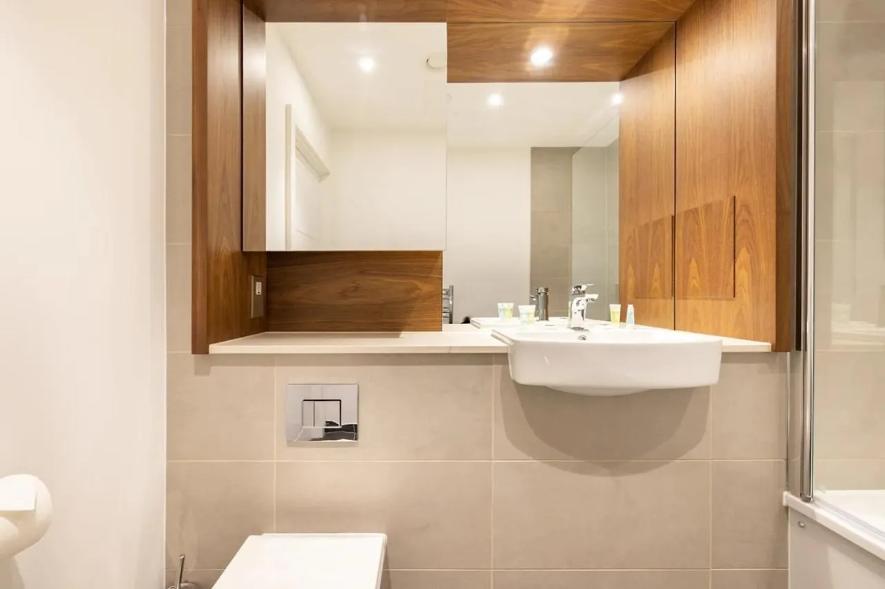 Apartment Charles Hope Canary Wharf South Quay London